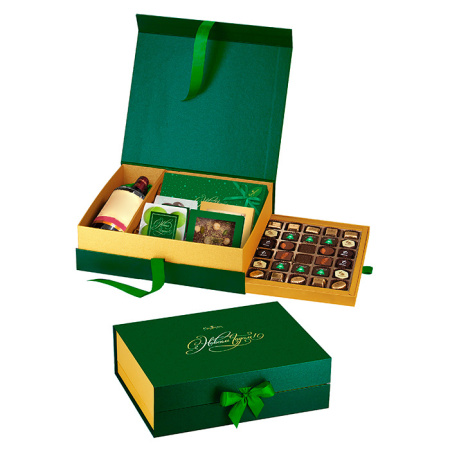 Подарочный набор: шоколада, драже, конфеты 835г