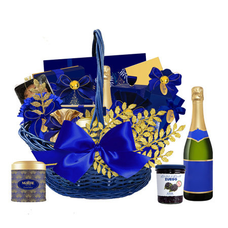 Корзина с конфетами ассорти, суфле, драже, печеньем, джемом, чаем