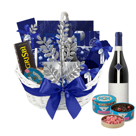 Корзина с конфетами и шоколадом: ассорти, ирис, меренги, мармелад