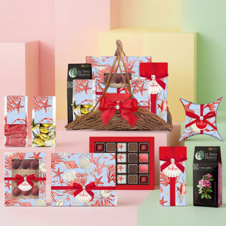 Корзина: мармелад, конфеты глазированные, конфеты ручной работы, шоколадные конфеты "Ассорти", чай 