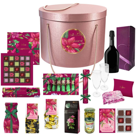 Набор: мармелад-суфле, сухофрукты, конфеты "Ассорти", чай, платок, бокалы 2шт