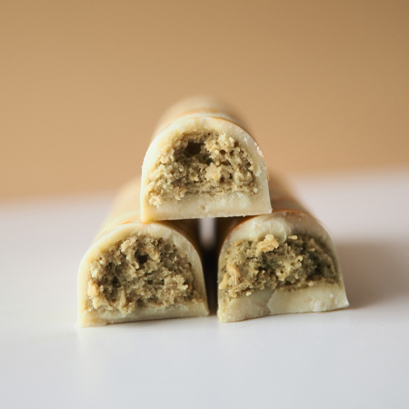 Дубайский белый шоколад с фисташковой начинкой 10г Дубайский белый шоколад с фисташковой начинкой 10г