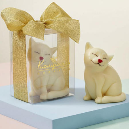 Скульптура из белого шоколада Кошечка