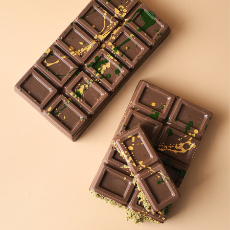 Шоколад молочный дубайский с фисташкой 230г Шоколад молочный дубайский с фисташкой 230г