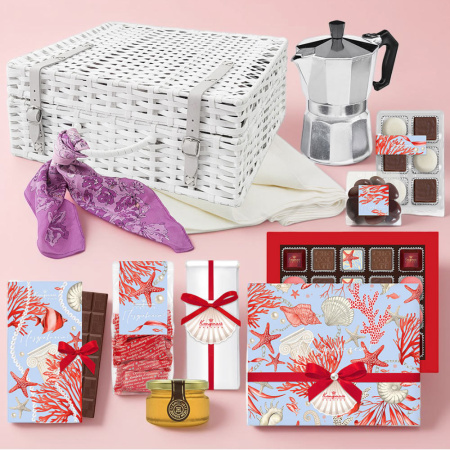 Чемодан: шоколад, драже, мармелад, мед, кофе, шоколадные конфеты ассорти 