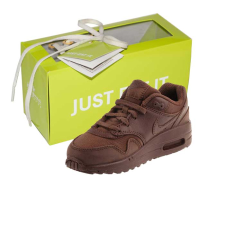 Кроссовок из молочного шоколада