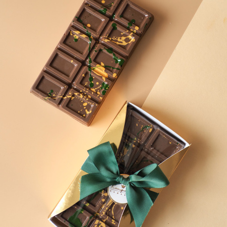 Шоколад молочный дубайский с фисташкой 230г Шоколад молочный дубайский с фисташкой 230г