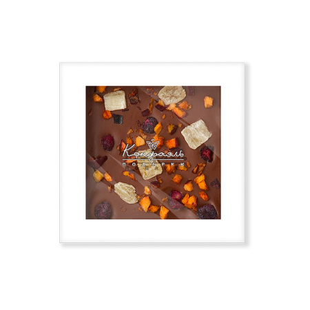 Шоколад молочный с цукатами ананаса, сливой, голубикой (белый) 35г