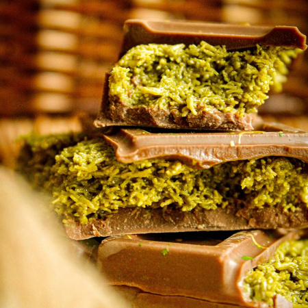 Шоколад молочный дубайский с фисташкой 230г Шоколад молочный дубайский с фисташкой 230г