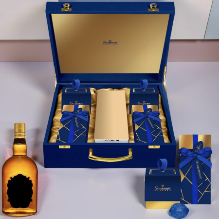 Шкатулка: мармелад в шоколаде, конфеты марципановые, сухофрукты в шоколаде