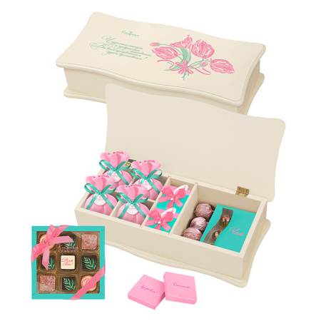 Шкатулка с конфетами: ассорти, драже, суфле, шоколад, чай