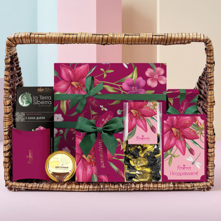 Корзина: конфеты глазированные, конфеты "Ассорти", мед, чайный напиток